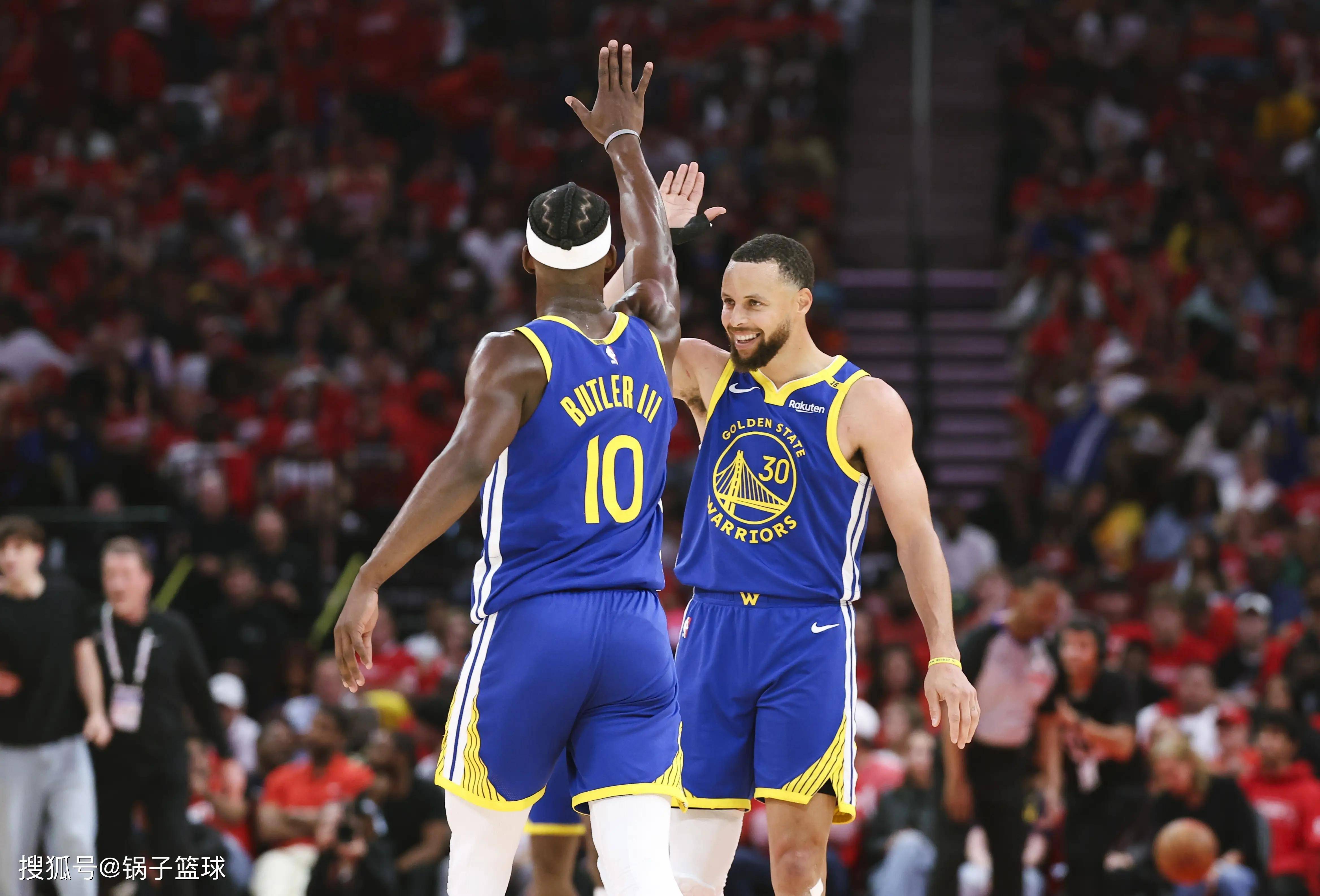 爱游戏下载-巴特勒新星重返赛场表现突出，快船前途光明！观众掌声雷动的简单介绍