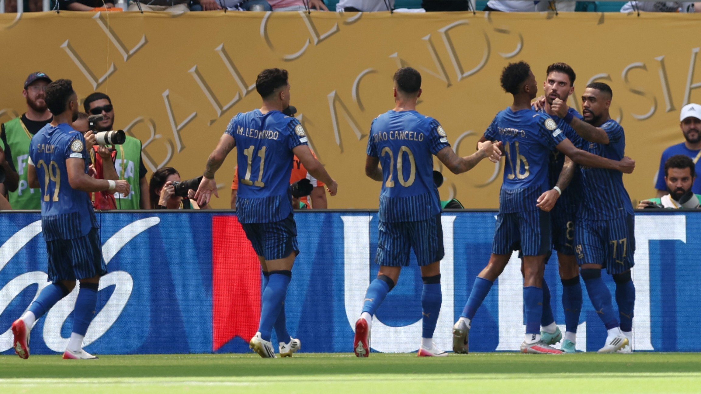 爱游戏入口-包含赛后尤文图斯更衣室发声——意大利杯节点到来；气氛紧张；更衣室氛围转暖的词条